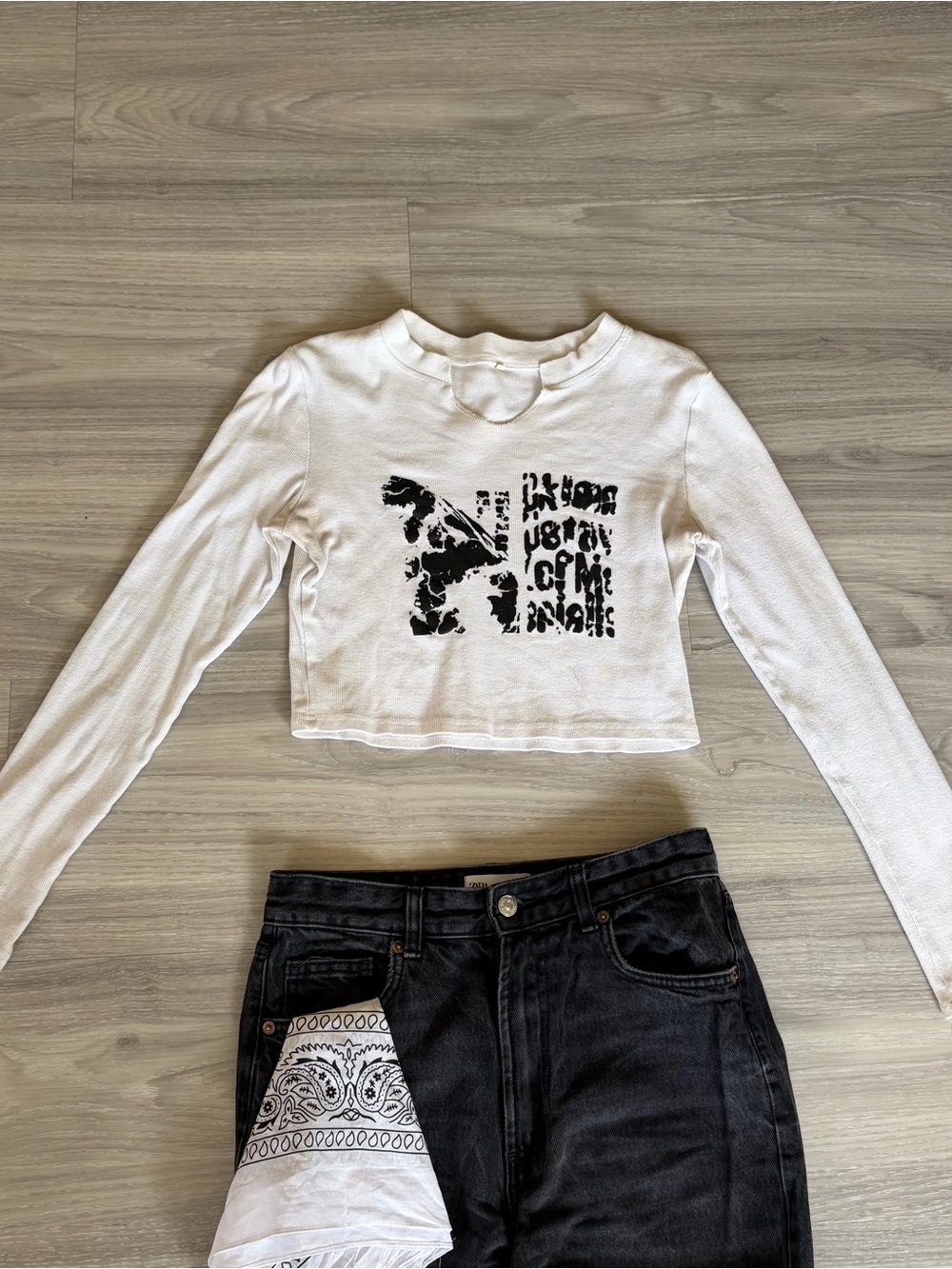 Girls' Large White Long-Sleeve Graphic Crop Top - Unbranded